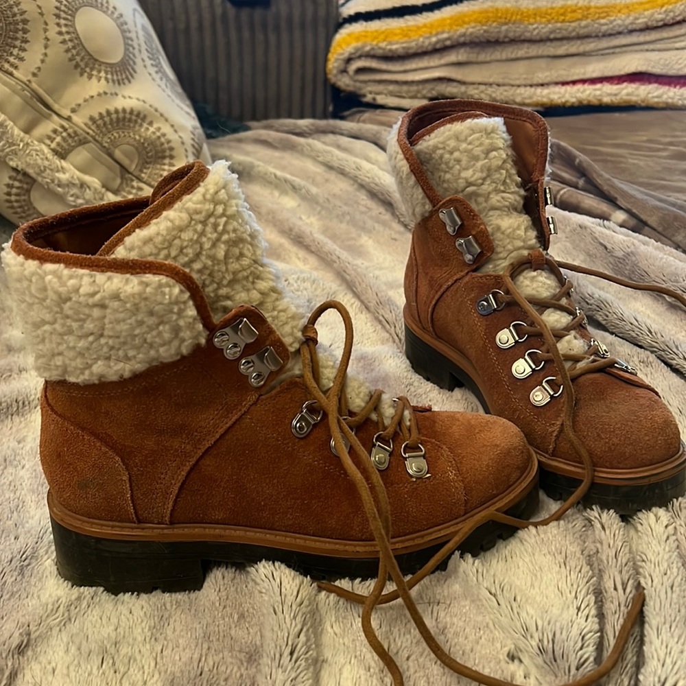 Size 7.5 Sherpa/shearling and rough out leather boots